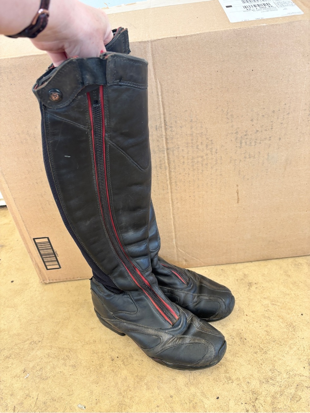 Ariat Volant Tall Riding Boots, Size 7.5 Med/Slim - Picture 3 of 7